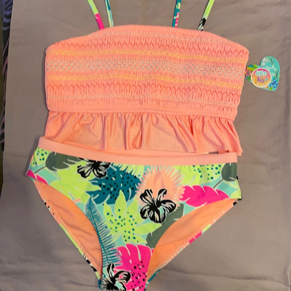 Girls 2 piece swimsuit.